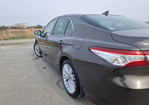 Toyota Camry cena 126000 przebieg: 64500, rok produkcji 2020 z Zdzieszowice małe 352